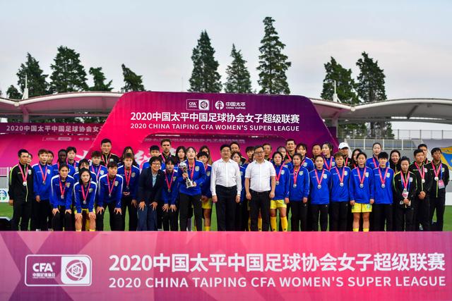 奥布拉克：两粒点球与红牌打乱比赛节奏